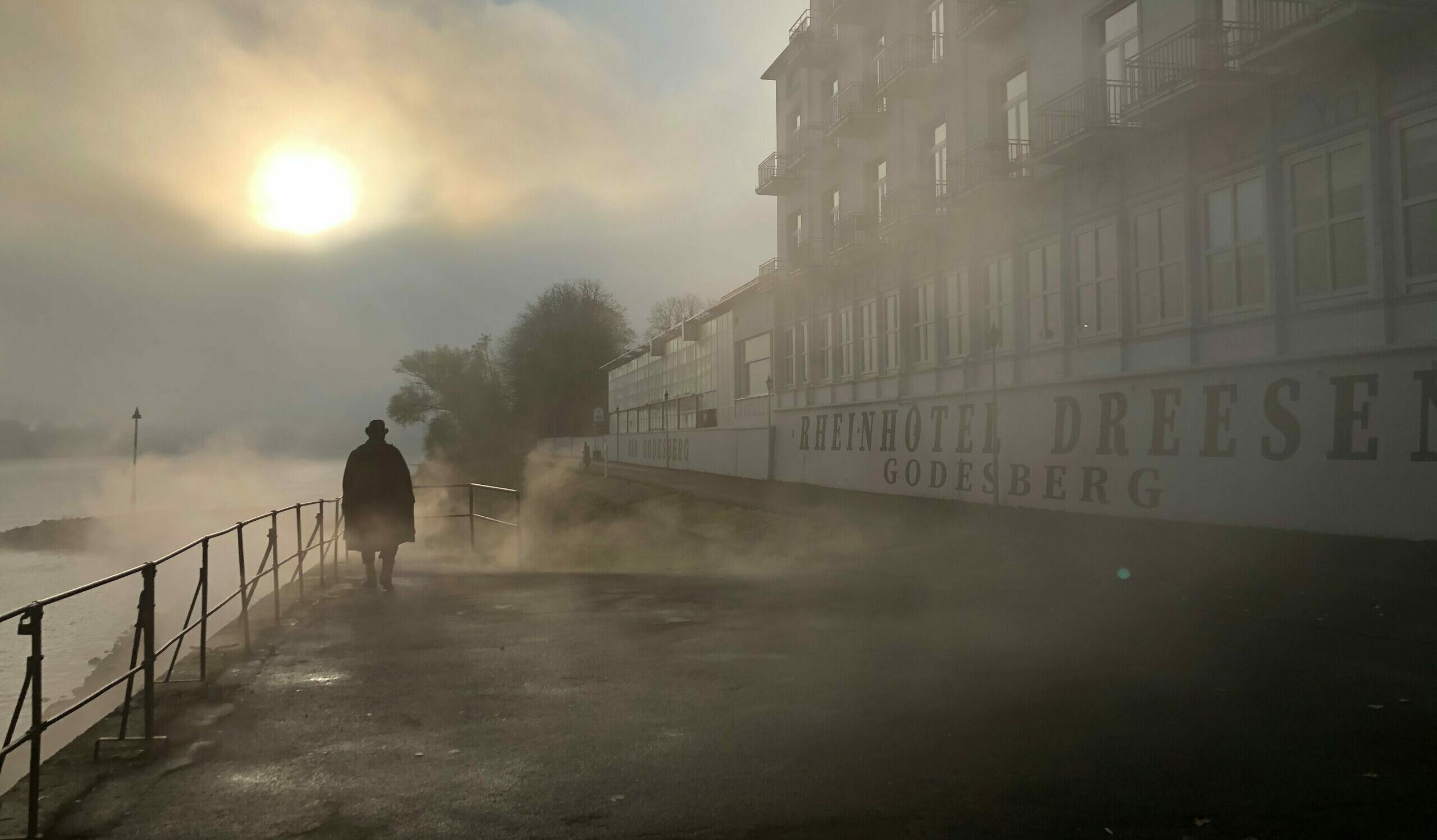 Das weiße Haus am Rhein